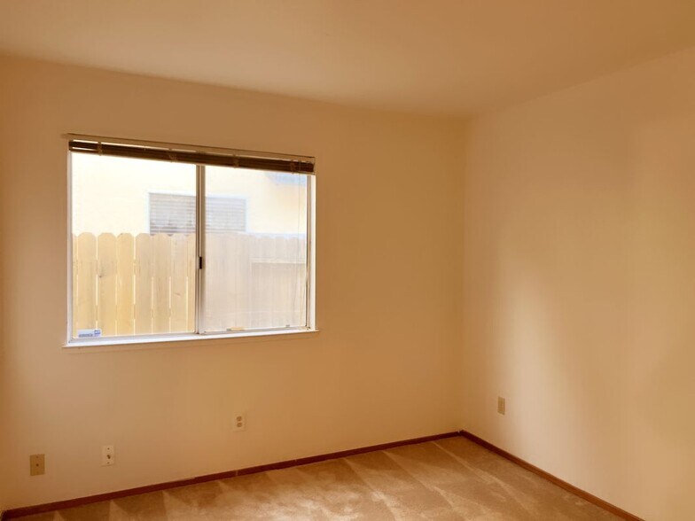 Building Photo - 5920 Laguna Ranch Cir