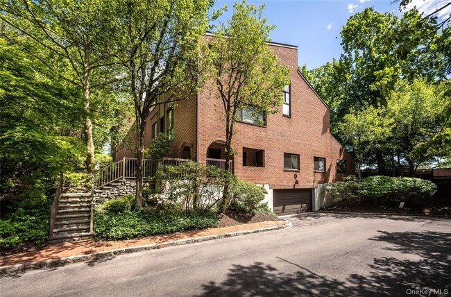 Primary Photo - 150 N Bedford Rd