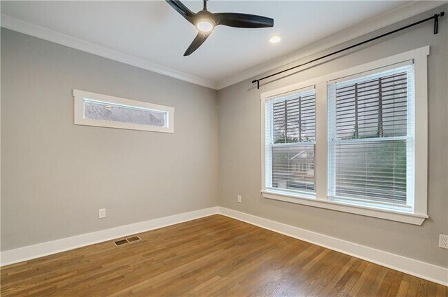 Building Photo - 349 Altoona Pl SW