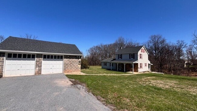 Building Photo - $1,600 Farmhouse Palmyra 4 bedroom 1.5 bath