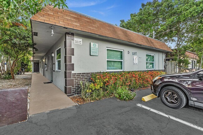 Building Photo - 232 SE 9th Ave