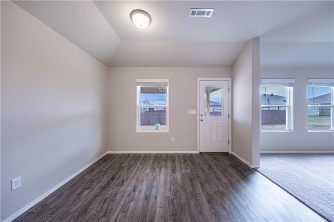 Building Photo - 820 Braidburn Rd