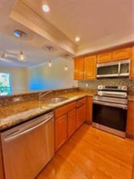 Building Photo - 151 NE 16th Ave