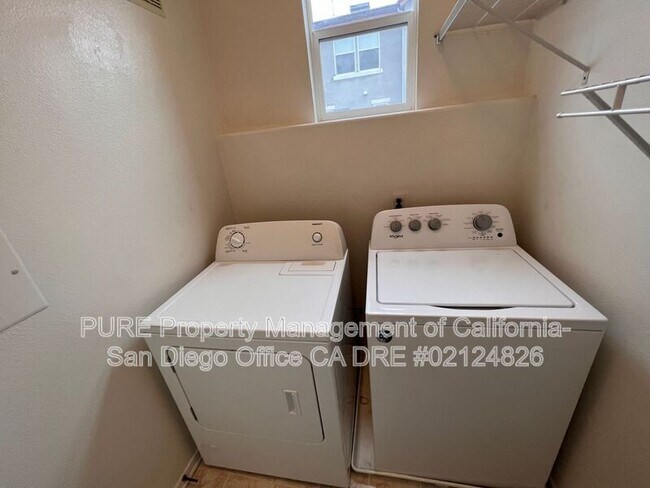 Building Photo - 1586 Sumac Pl