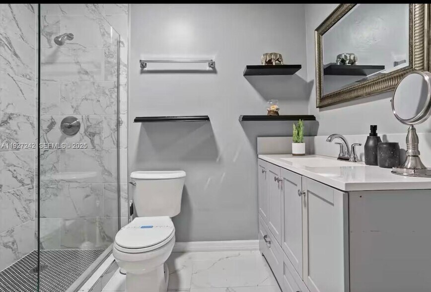 Building Photo - 420 SE 9th Ct