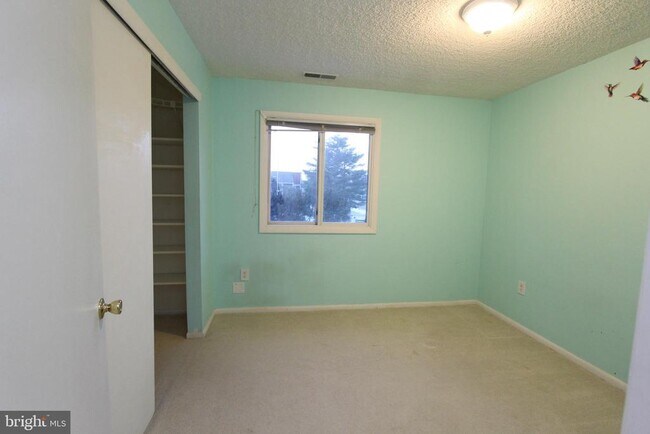 Building Photo - 5220 Ravens Crest Dr