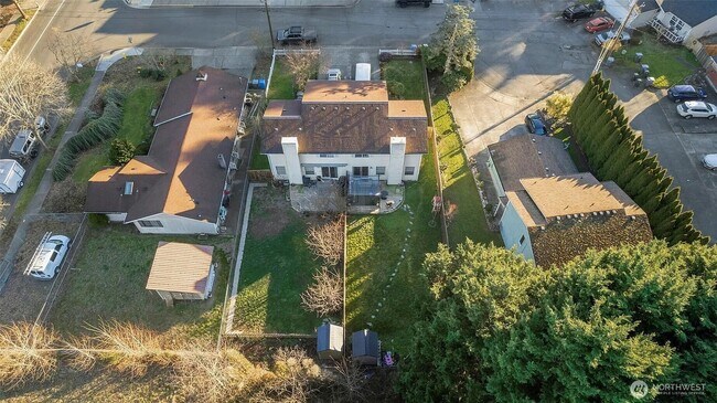 Building Photo - Beautiful Puyallup Duplex with Large Yard ...