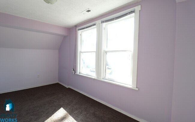 Building Photo - 926 S 14th St