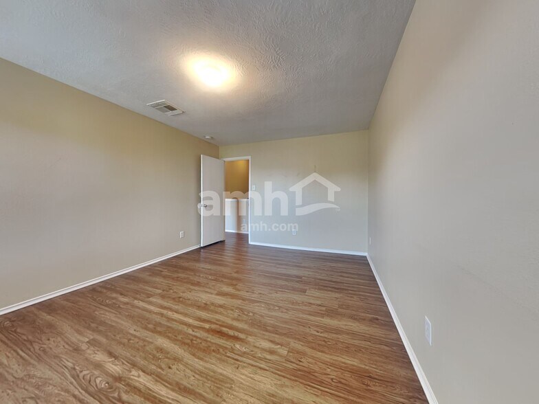 Building Photo - 9530 Belleclarie Ln