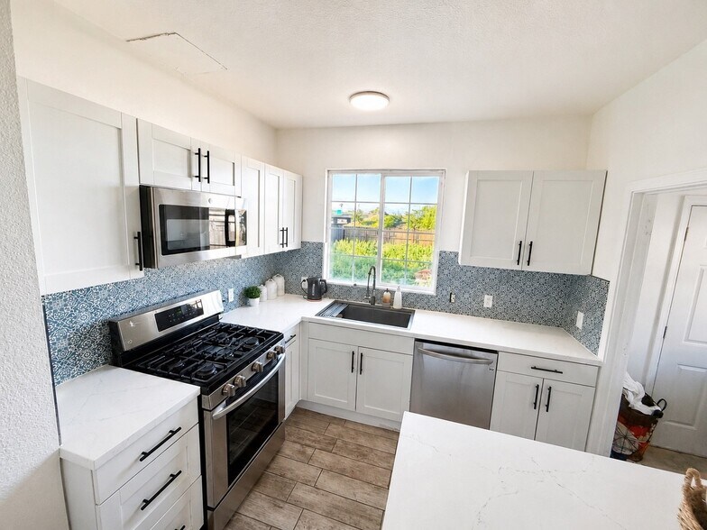 Building Photo - 1710 Frienza Ave