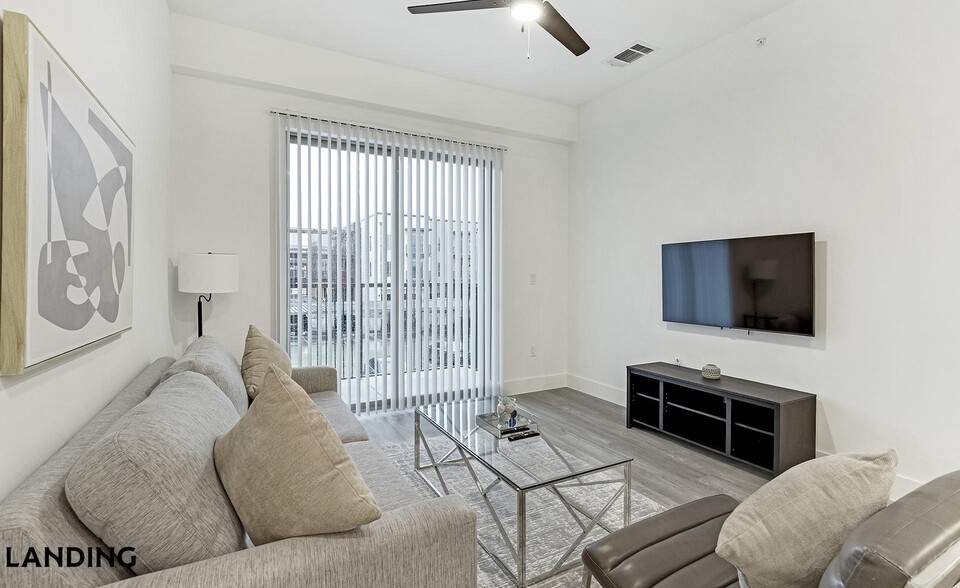 Building Photo - 650 E Sycamore St