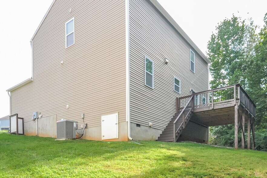 Building Photo - 273 Woodcreek Ln