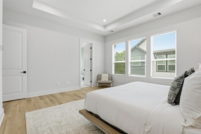 Building Photo - 2306 Hoskins Dr