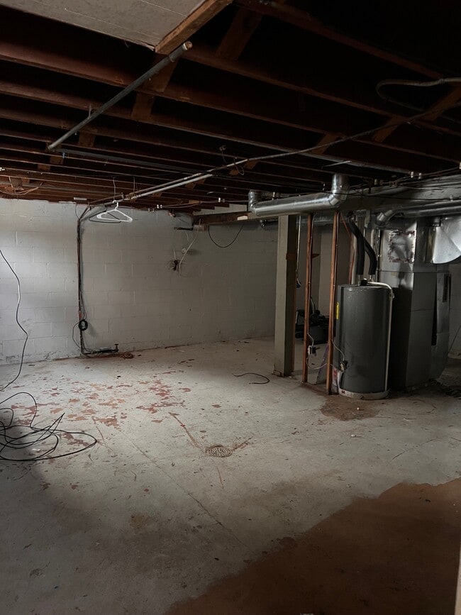 Building Photo - 907 Albion Ave