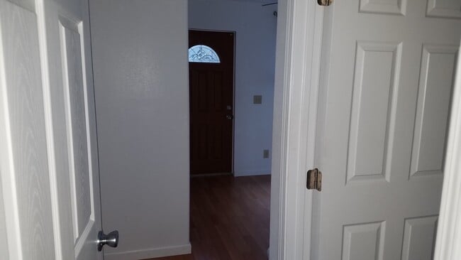 Building Photo - 1387 Frank St