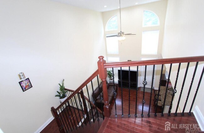 Building Photo - 96 Marion Dr