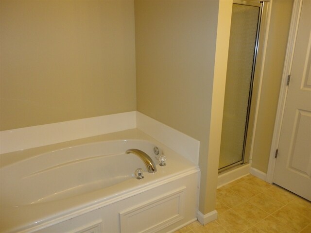 Building Photo - 16947 Tree Top Ct