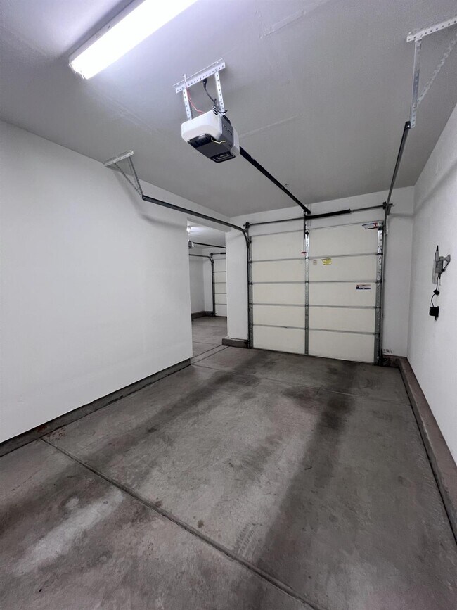 Building Photo - 2020 Makenna Dr