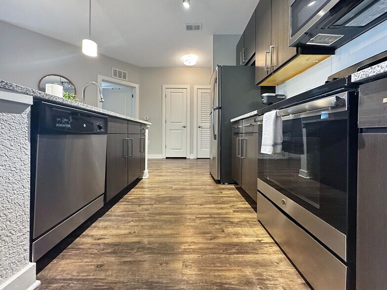 Building Photo - 2615 N Grady Ave