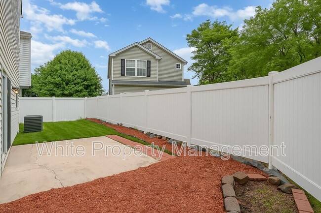 Building Photo - 9036 Meadowmont View Dr