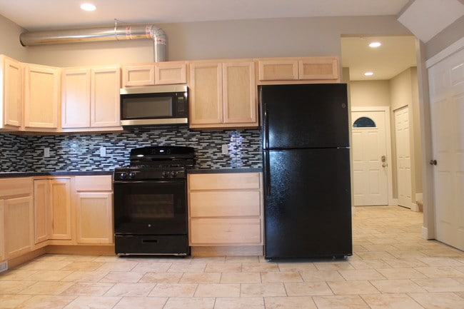 Building Photo - 226 Valley Ave SW