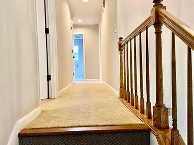 Building Photo - Large 3 bed, 2 bath home in Auburn