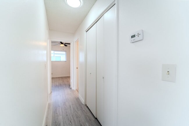 Building Photo - Cute remodeled unit!