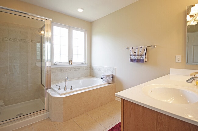 Building Photo - Liberty Crossing