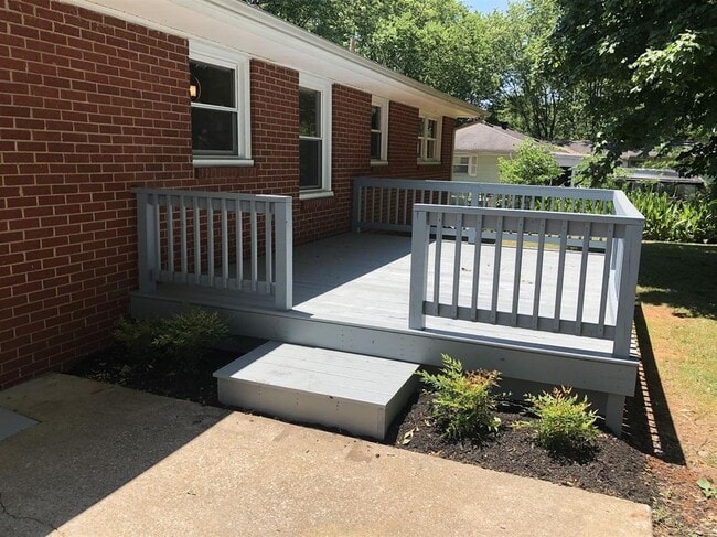 Building Photo - SHOWING FRIDAY 7/18/25 2:30 PM.  3 BEDROOM...