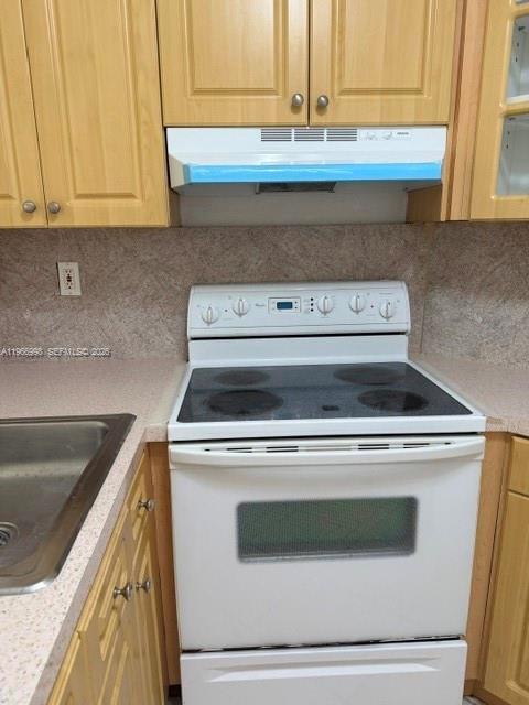 Building Photo - 660 W Park Dr