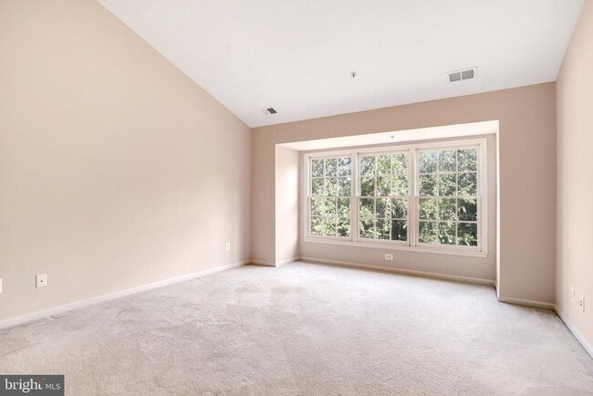 Building Photo - 213 Oak Knoll Terrace