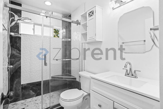 Building Photo - Unit