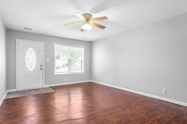 Building Photo - Lovely ranch style minutes from Fort Campbell