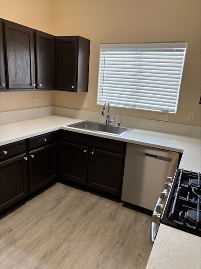 Building Photo - Beautiful, spacious top-floor 2-bedroom, 2-bathroom condo in the Southwest