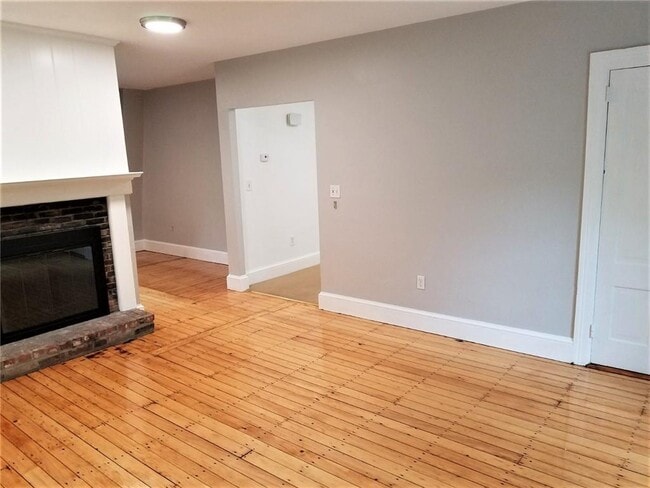 Building Photo - 8 Cady St