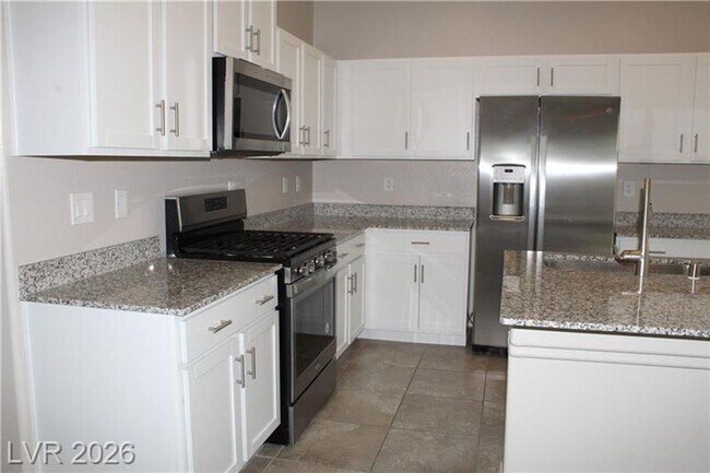 Building Photo - AMAZING 4 BEDROOM IN THE HEART OF ALIANTE