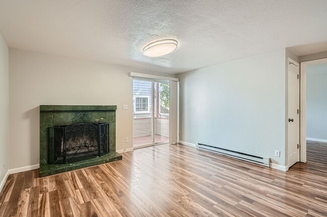 Building Photo - Newly Updated 2 Bedroom Condo- Move in Nov...