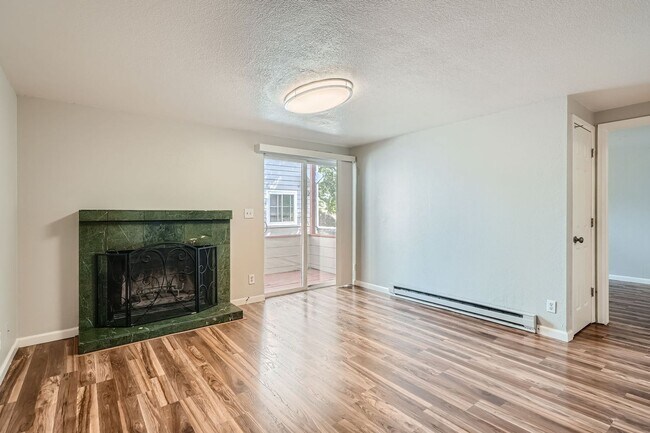 Building Photo - Newly Updated 2 Bedroom Condo- Move in rea...