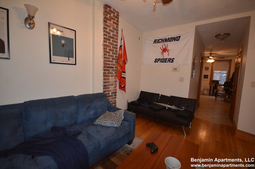 Building Photo - 48 Garden St