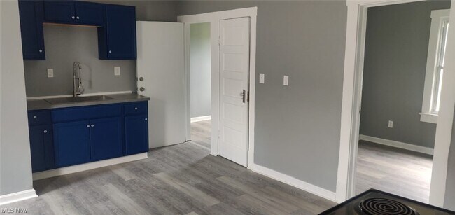 Building Photo - 3682 E 61st St