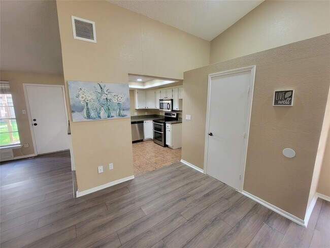 Building Photo - 21631 Park Villa Dr