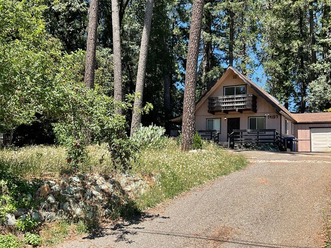 Building Photo - Two story 4 bedroom 2 bath home, Magalia