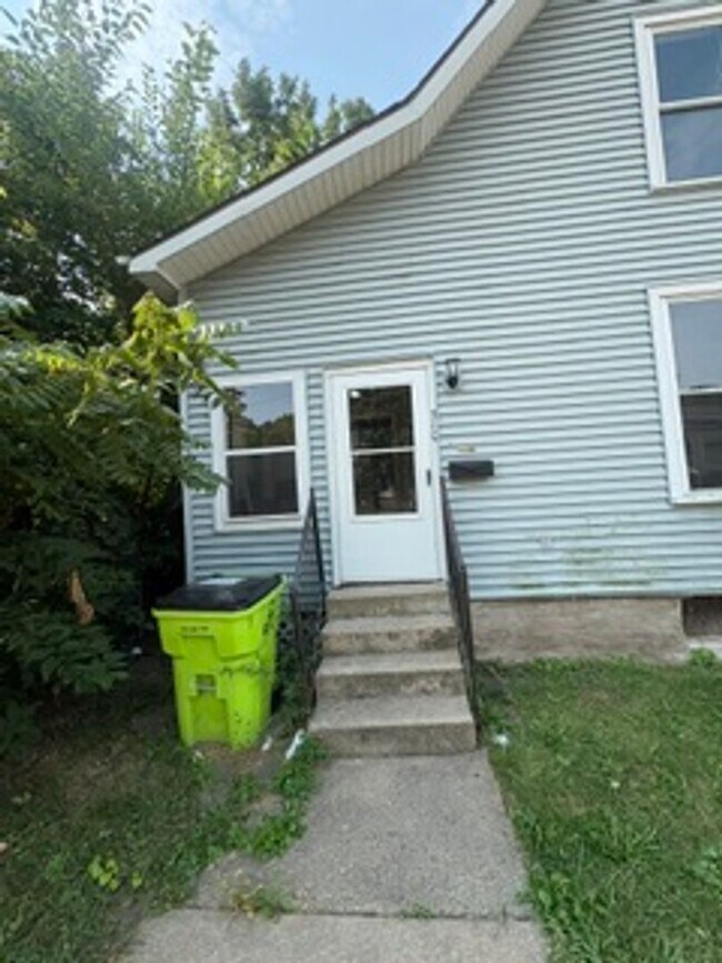 Building Photo - 4 bedroom single family home in Peoria for Rent