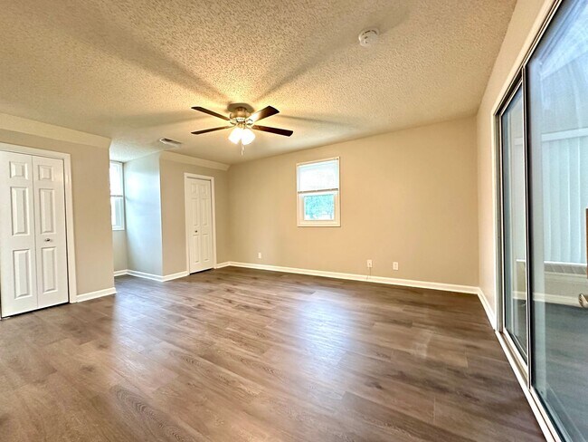 Building Photo - Stunning Single-Family Home with Plenty of...