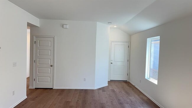 Building Photo - 3305 Little Creek Dr