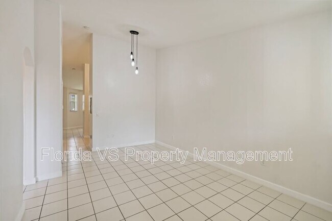 Building Photo - 1663 SE 29th St