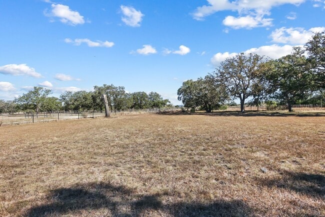 Building Photo - Hill Country Retreat
