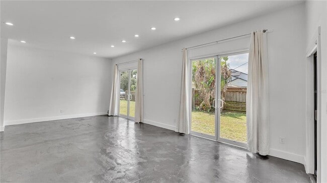 Building Photo - 2128 Sycamore Dr