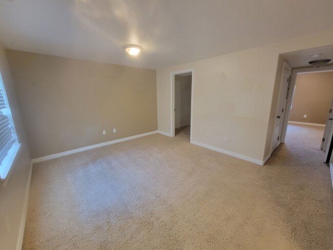 Building Photo - 2013 E 7205 S