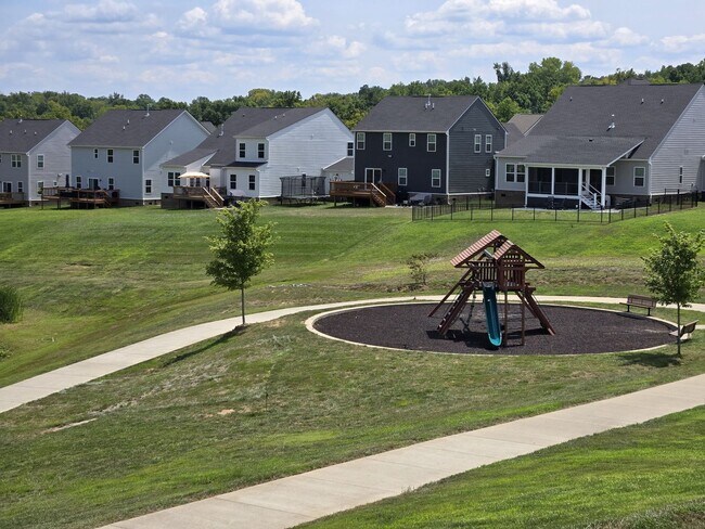 Building Photo - FOR LEASE - 3 bed, 2.5 bath, 1679 sqft townhome